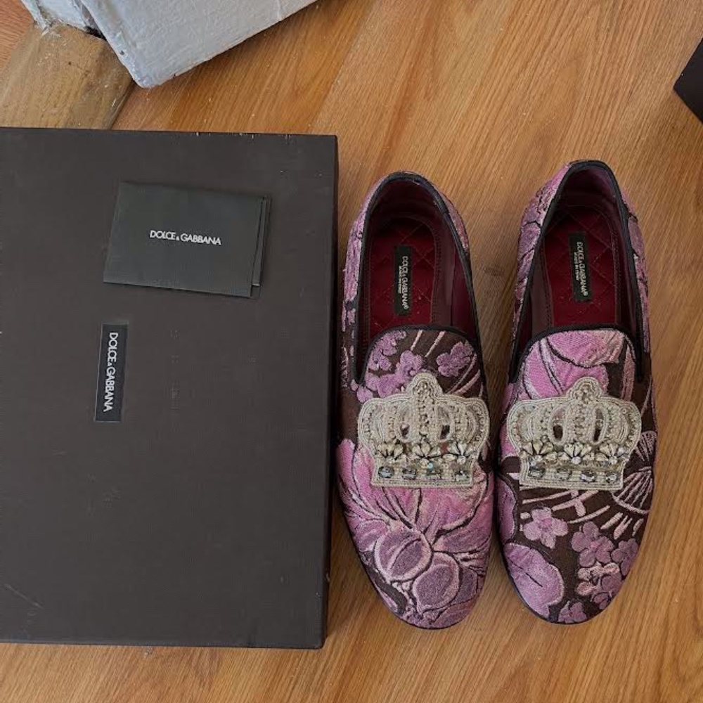 Dolce & Gabbana Purple Velvet loafers with coat of arms embroidery - Picture 2 of 5